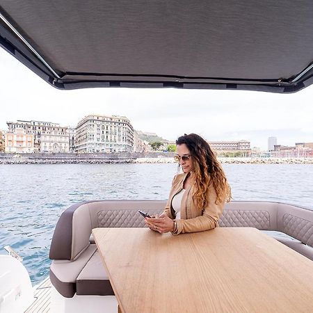 Royal Art H Duomo - Napoli Centro, By Clapa Group Hotel Exterior photo A woman on a yacht