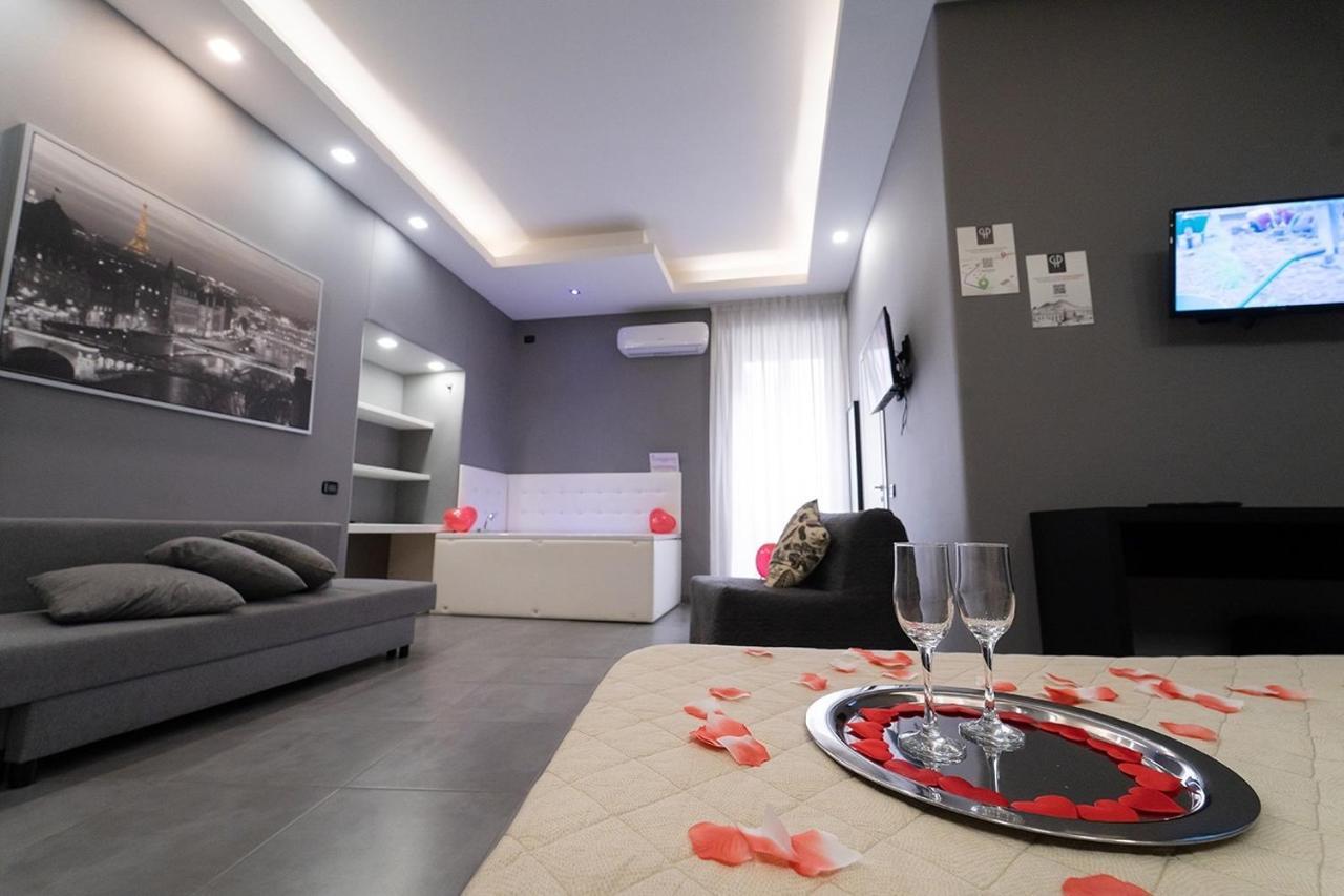 Royal Art H Duomo - Napoli Centro, By Clapa Group Hotel Exterior photo A suite
